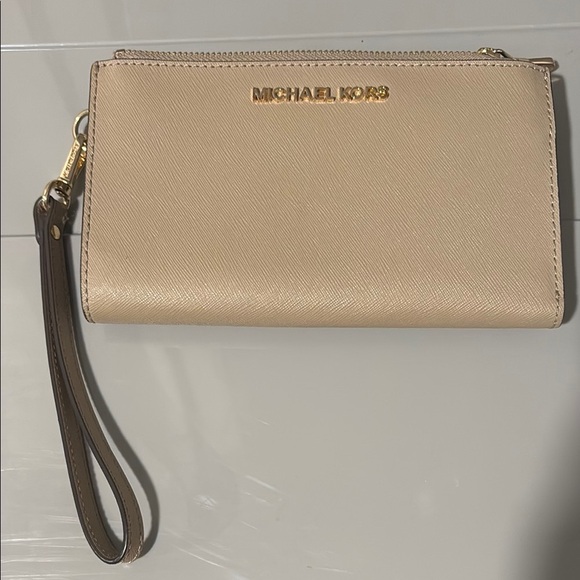 Michael Kors Handbags - Michael Kors Tan Wristlet